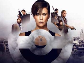 বইয়ের গল্প থেকে বানানো নেটফ্লিক্সের ১৮টি চলচ্চিত্র তালিকায় দ্য ওল্ড গার্ড মুভির পোস্টার